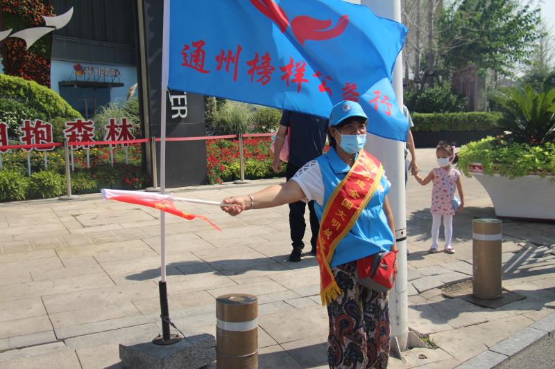 <strong>艹老女人</strong>